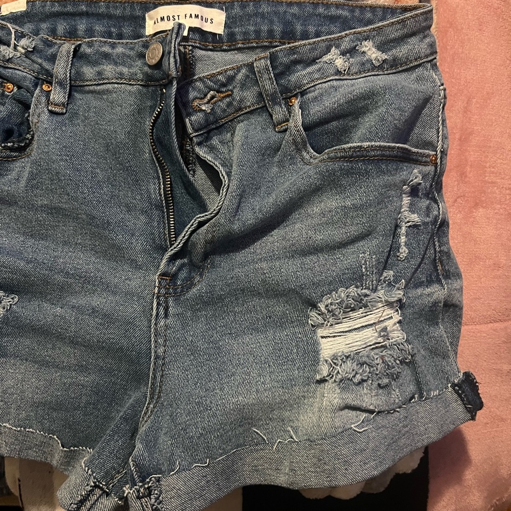 Brand new jeans never worn, they didn’t fit me